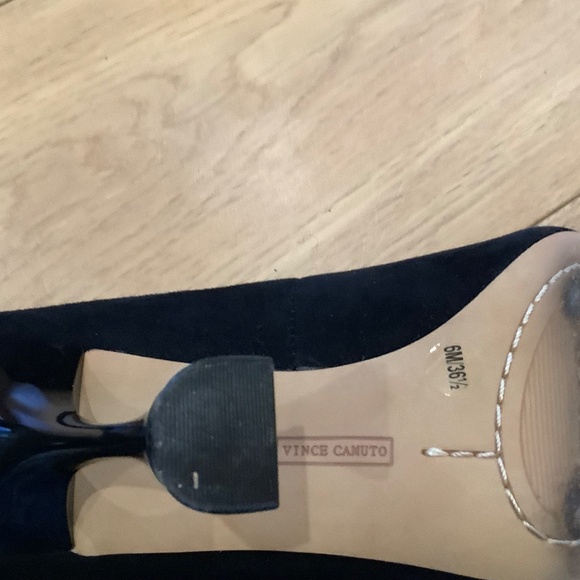 Vince Camuto Black Pumps - 6 - worn once - Picture 4 of 4